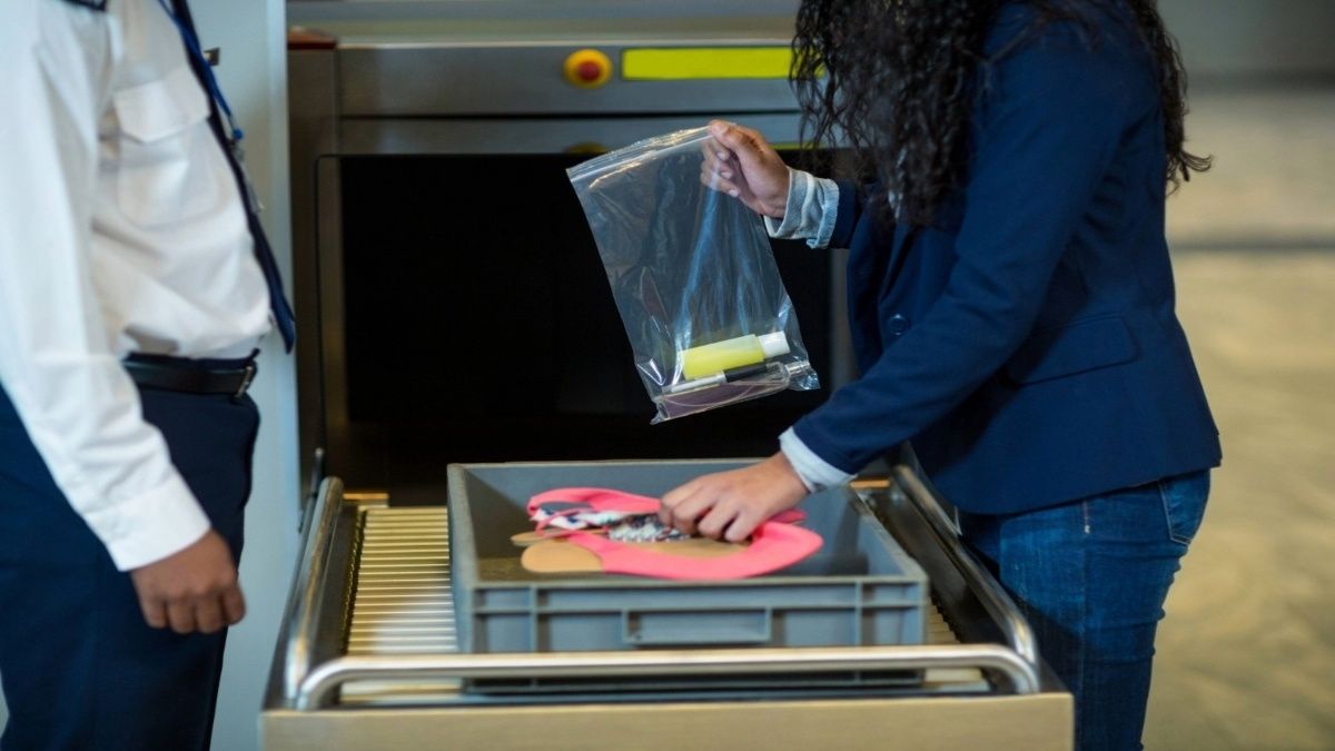 what happens at airport's security