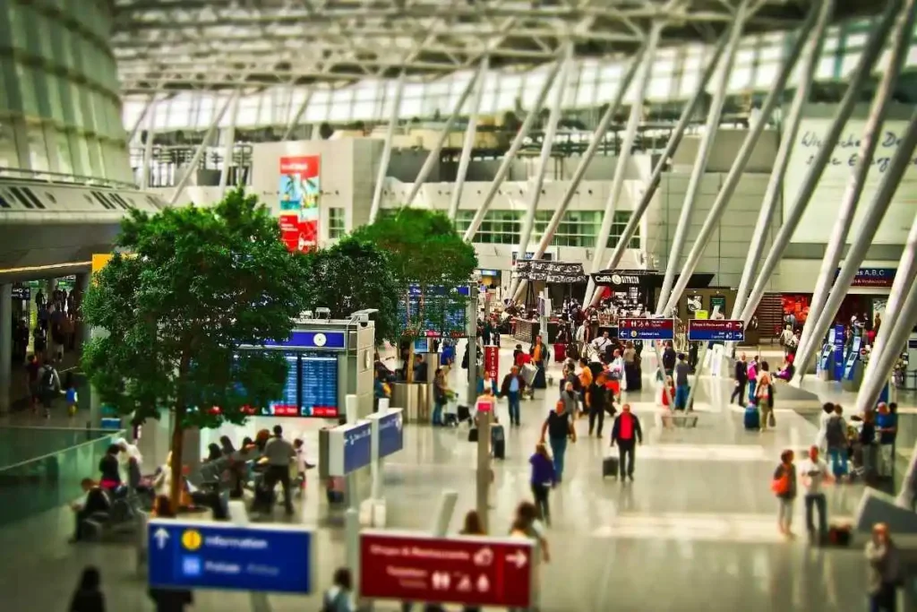How early should you arrive at german airports